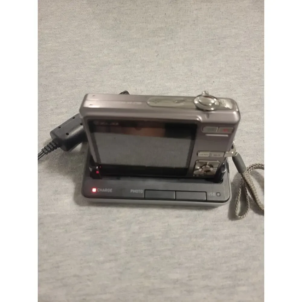 Casio Exilim EX-Z700 7.2MP Digital Camera Tested Works w/ Box Lots Accessories